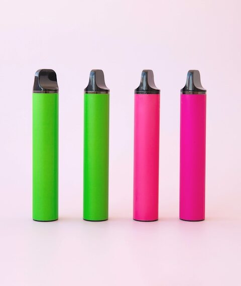 Vapes i rosa och grönt